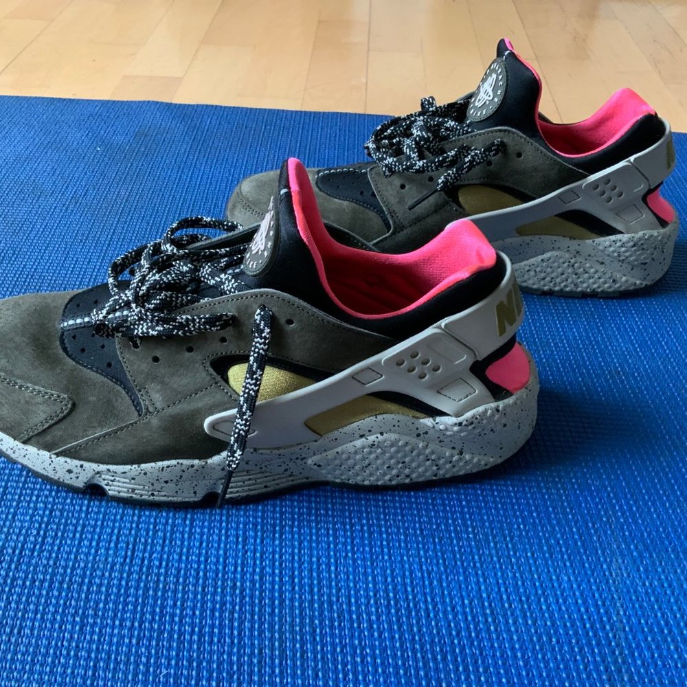 NIKE - Picture 4 of 4